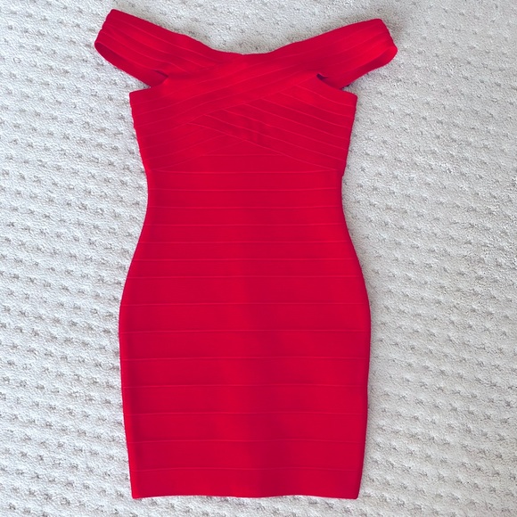 katiejnyc Dresses & Skirts - NWT Red Dress size M katiejnyc